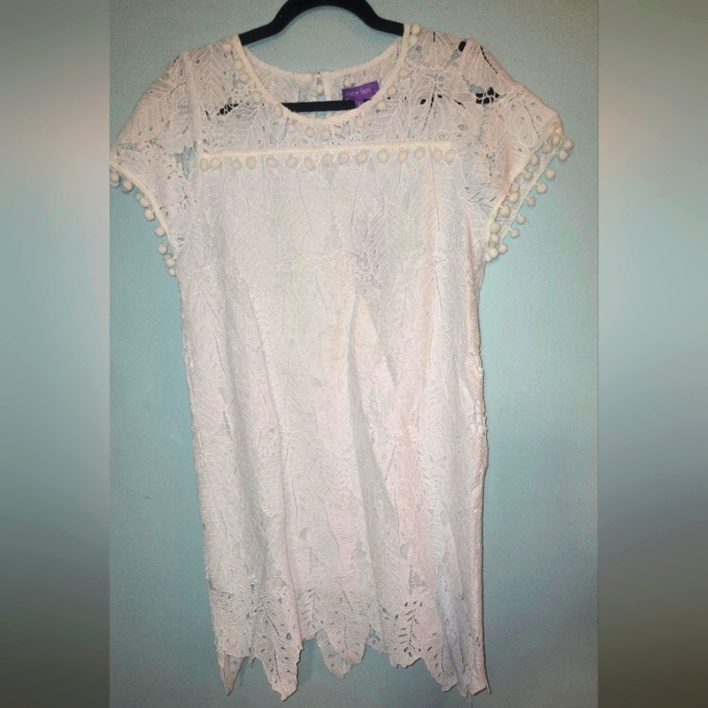 Chic White Mini Dress with Monstera Plant Lace Details French Organic Cotton